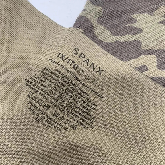 Spanx Leggings Look at Me Now Seamless Cropped Camo Camouflage Green Plus Sz 1X - Picture 8 of 8